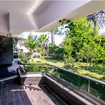 House Sapphire Nyaraló *